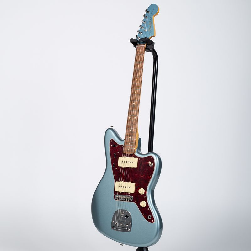 Fender vintera deals jazzmaster ice blue