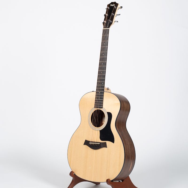 Taylor 114e - Sitka Spruce / Layered Walnut - Cosmo Music