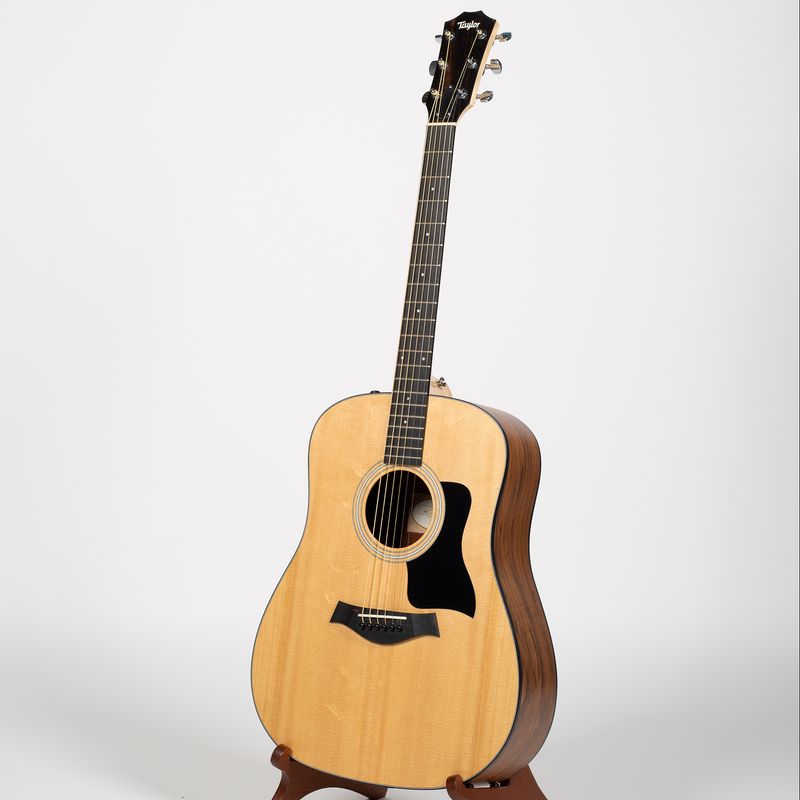 Taylor 110e - Sitka Spruce / Layered Walnut - Cosmo Music