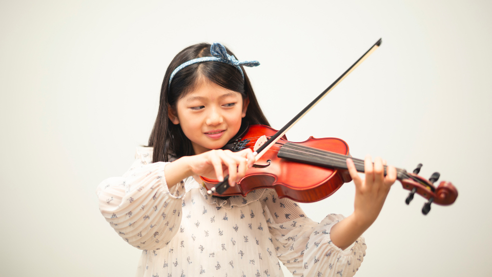 Violin Student at the Cosmo School of Music